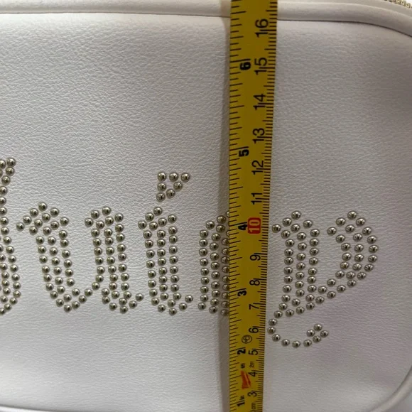 Juicy Couture White Crossbody Bag & Bath Body Works Hand Sanitizer - Picture 5 of 7